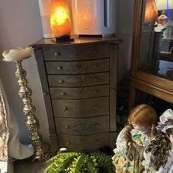 Stand alone jewelry box