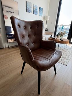 Modern Brown Tufted Accent Chair | Excellent Condition