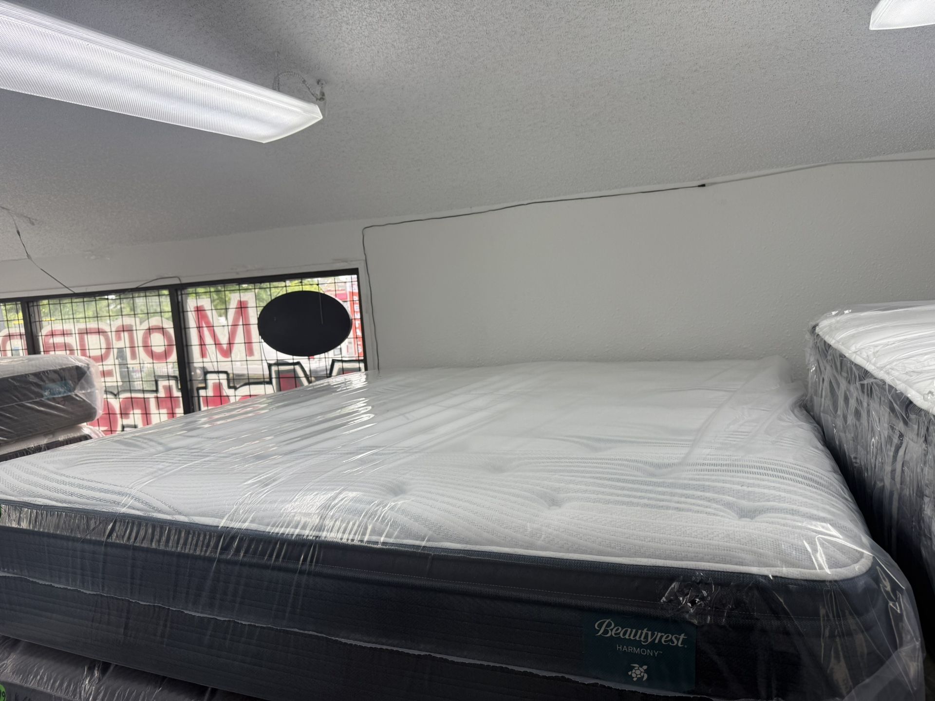 KING SIZE SIMMONS BEAUTYREST HARMONY (PLUSH) PILLOW TOP MATTRESS & BOX SPRINGS BED SET