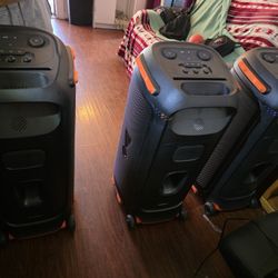 BOCINAS JBL PARTY BOX 710, CON 800,WATS DE POTENCIA REALES. OBO.