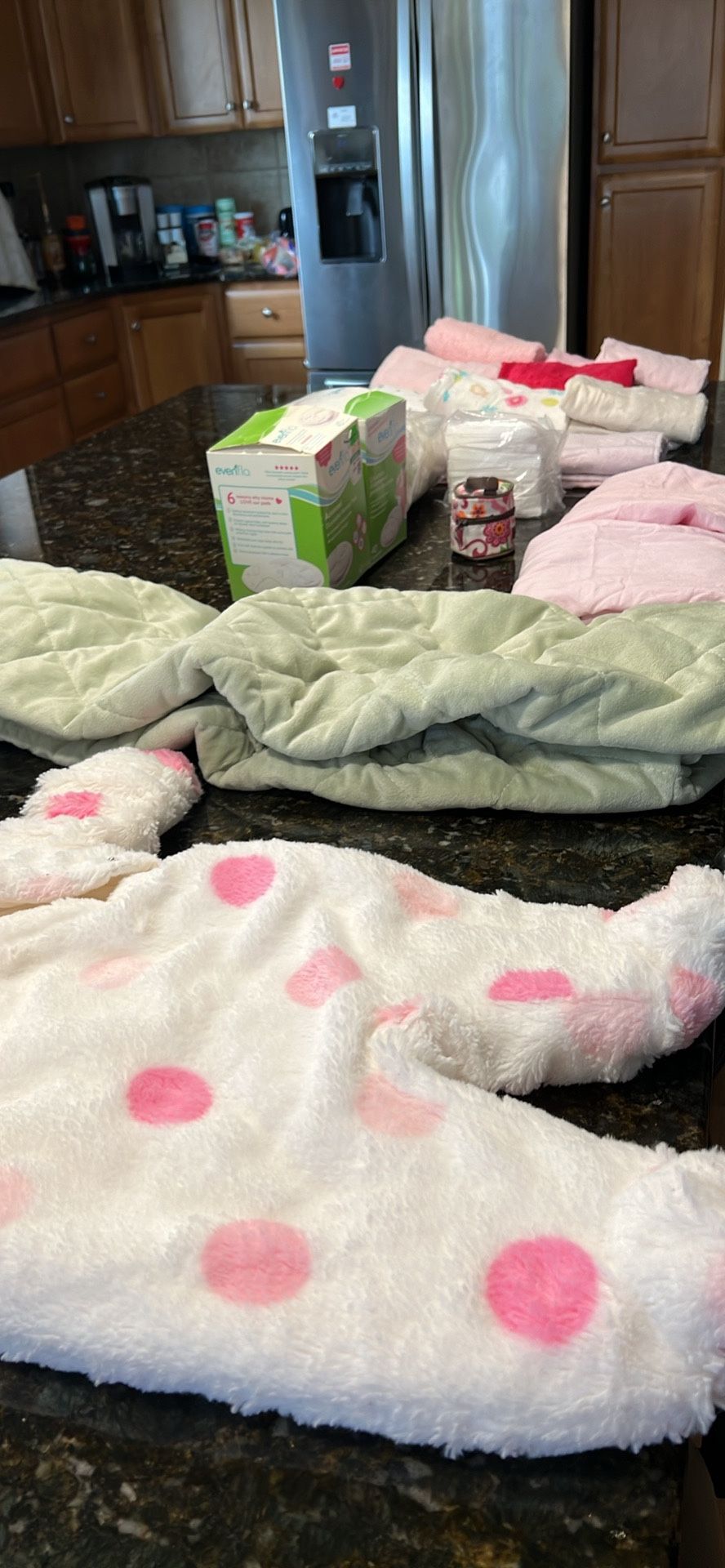 (Baby Girl Items, Playpen Covers, Changing Table Covers, New Disposable Breast Pads. Etc ..