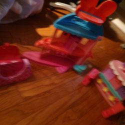 Minnie Mouse House and Purse 