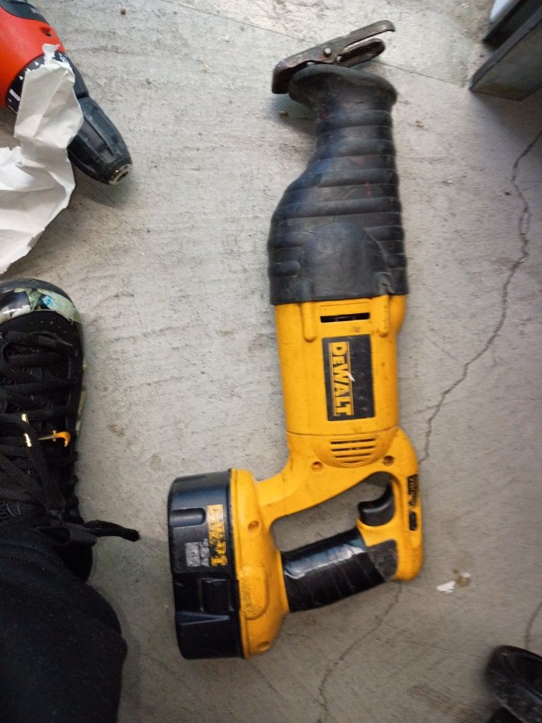 DeWalt Dc385k 18 Volt Cordless Respocating Saw