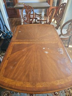 Dinning table w/ 6 chairs and extender