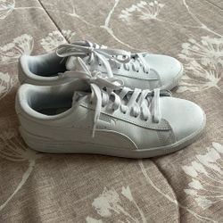 Puma Sneakers