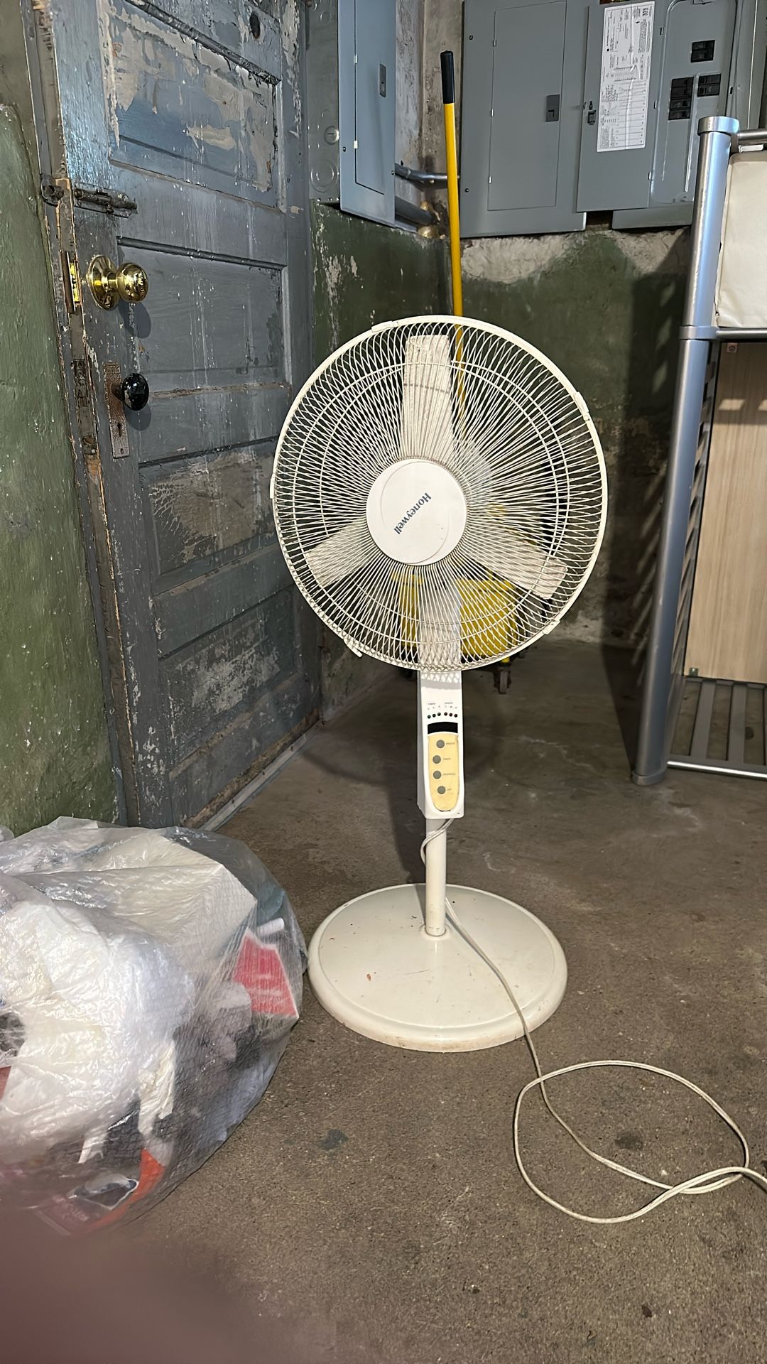Honeywell standing fan