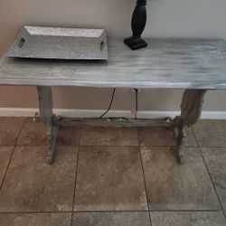 Accent table