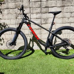 NEW/Unused Trek Roscoe 8 (Gen 3) - Size XL - 29er - Zero Trail Miles