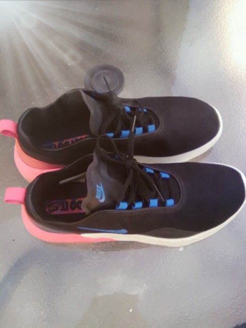 Nike Air Max Motion 2 Womens