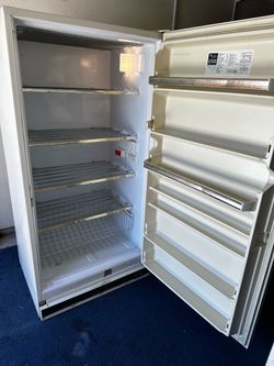 Whirlpool freezer - works good 👍🏻  (65Hx32wx28D)