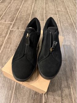NIB Clarks size 11 sneakers