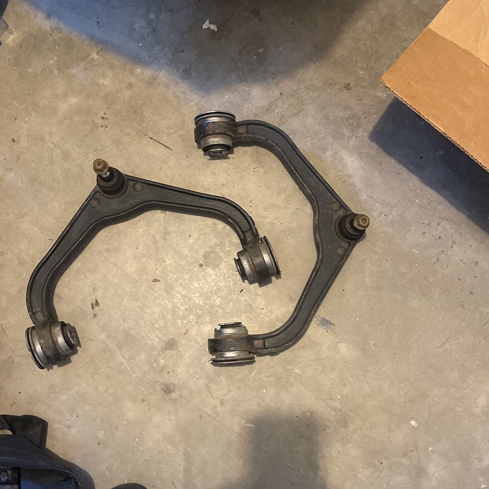 2020 Chevy 2500 Stock Upper Control Arm