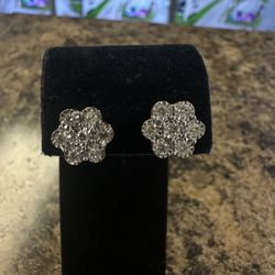 10k Stud Earrings Diamond Chips 