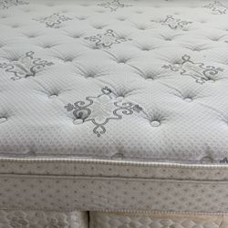 King pillowtop bed set 
