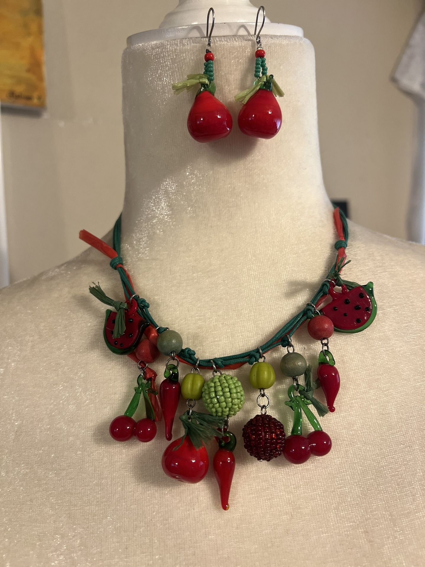 Beautiful Necklace And Earrings Set