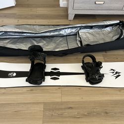 Snowboard: Jones - Mind Expander 154 (Comes with Board, Bindings, Travel Bag & Wax Kit