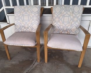 2 Patio Chairs With Cushions