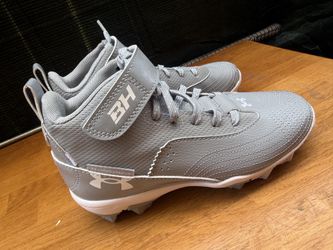 New Under Armour Harper Boys Size 2Y Baseball Cleats Gray