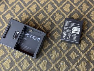 Canon LC-E6 AC Battery Charger + LP-E6N Li-ion Battery, Status Indicator