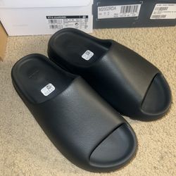 DS Adidas Yeezy Slides Size 11 Dark Onyx 