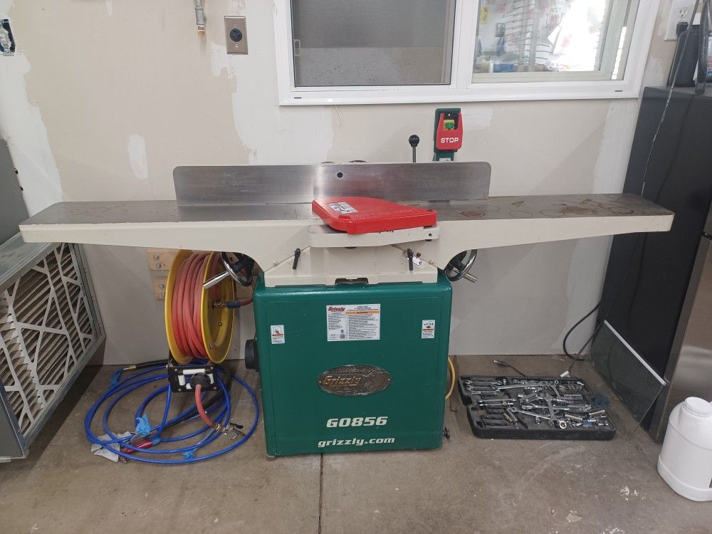 Grizzly G0856 - 8" x 72" Jointer w/ Helical Cutterhead - $1,200
