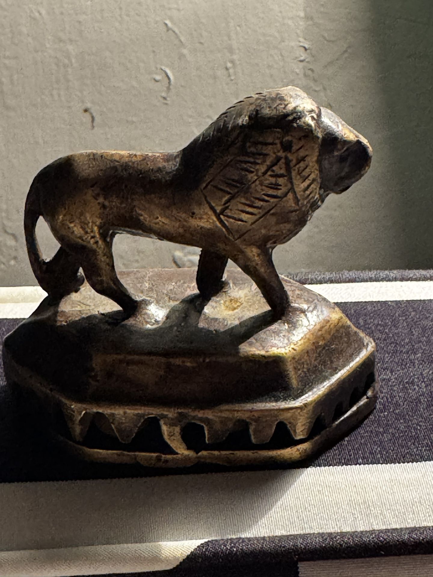 Antique Dest Bell  Liin