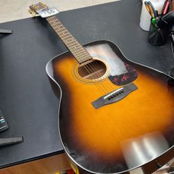 Yamaha Acoustic Guitar