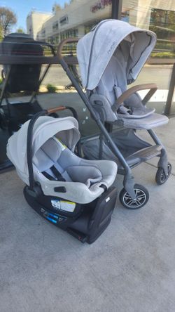 Nuna Mixx NEXT stroller w magnetic buckle