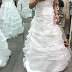 Size 8 David’s Bridal wedding dress