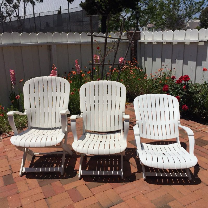 Afkorten specificeren servet Multipurpose Tangor Resin Chairs (Allibert) ADJUSTABLE TO 4 FOUR POSITIONS  (Set of Four 4 for $140) for Sale in Dana Point, CA - OfferUp