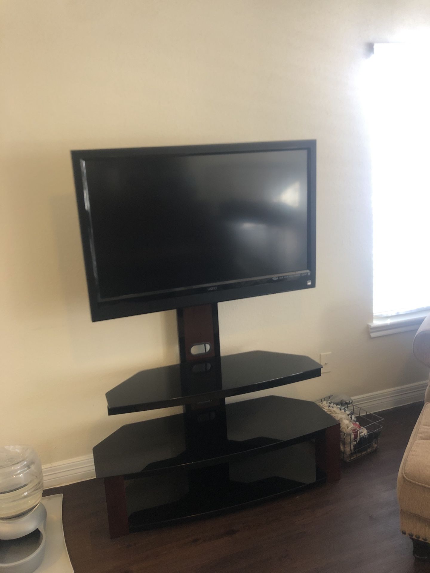 42” VIZIO TV 1080p *NEED GONE TONIGHT