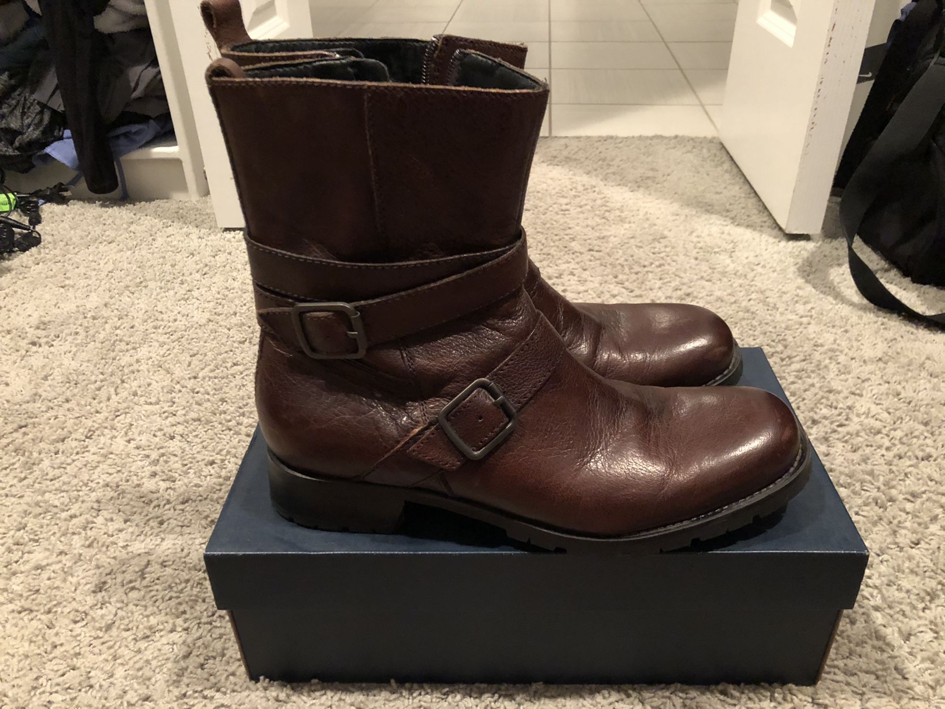 Kenneth Cole leather boot Men’s 9.5, bearly used