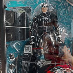 McFarlane Platinum Metron With Modius Chair 