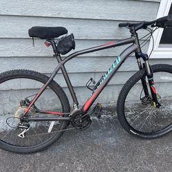 2017 Specialized Rockhopper Bike