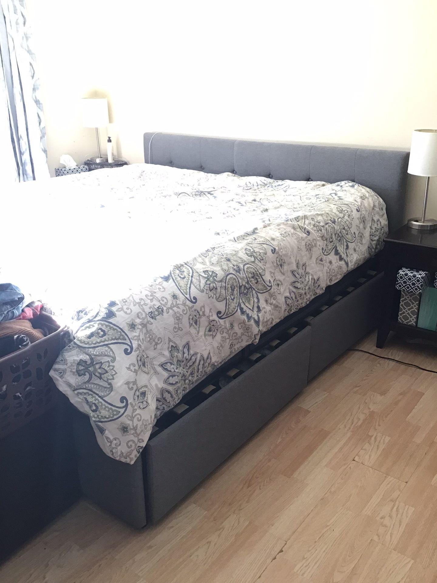 King Bed With Drawer Storage Platform/slats