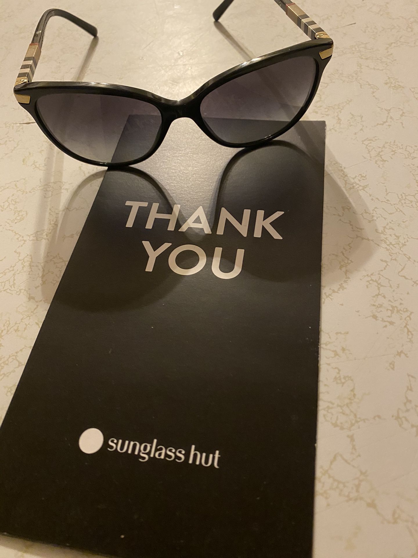 authentic burberry sunglases BE4216