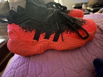 Kids Adidas shoes Size 4 1/2