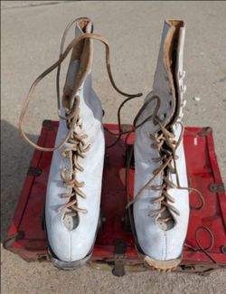 Vintage White Roller Skates with Red Metal Case & Skate Key - Size 5 - Pickup 91706