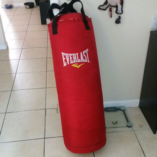 Everlast heavy bag, 80lbs. In great condition. I think its 80lb heavy bag. for Sale in Delray ...