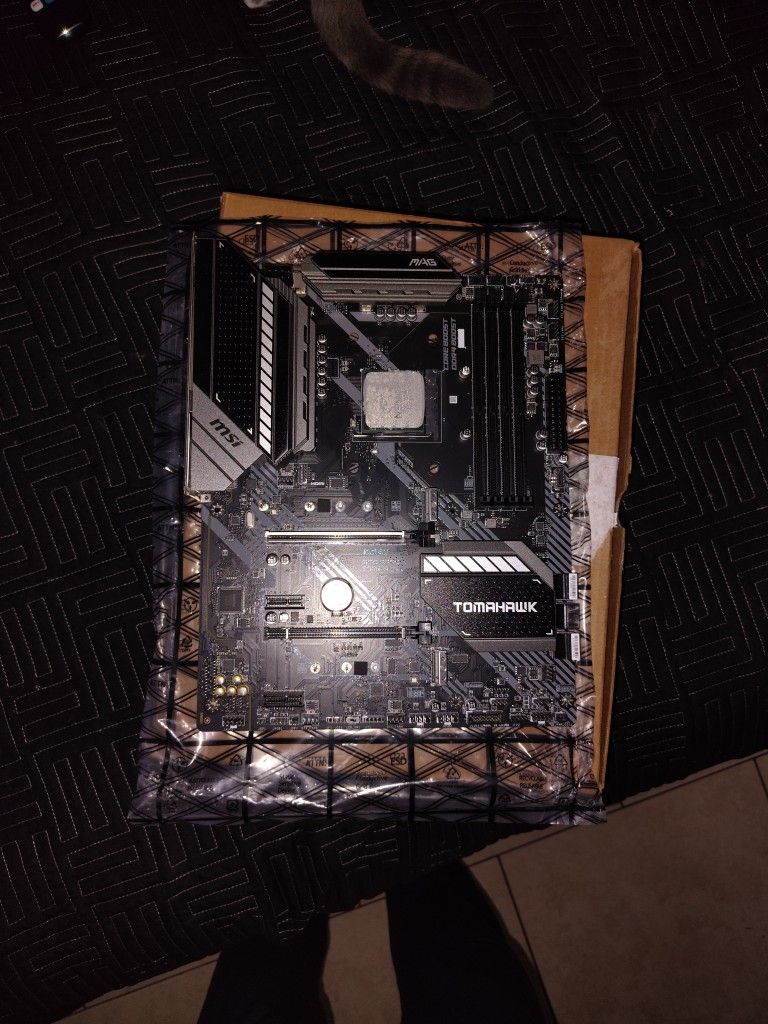 Msi Tomahawk Mag motherboard With Ryzen 9 Cpu
