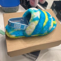 UGG SLIDES size 6