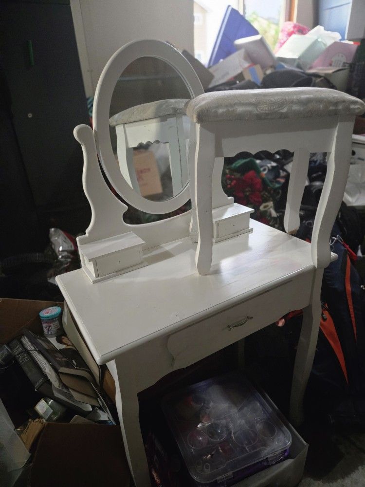 Vanity&chair
