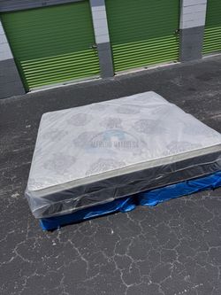 King mattress pillow top and box spring set (2pc - brand new)
