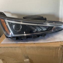 2019-2020 Hyundai Elantra Right Headlight 
