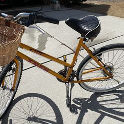 Trek mountain bike – vintage – 800 sport – women’s – oranges color- only $85