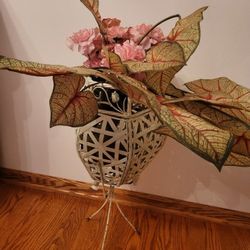 Accent Plants & Vases