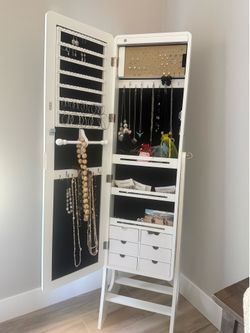 Standing Jewelry Case w/ Mirror