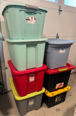 7 plastic storage totes with lids