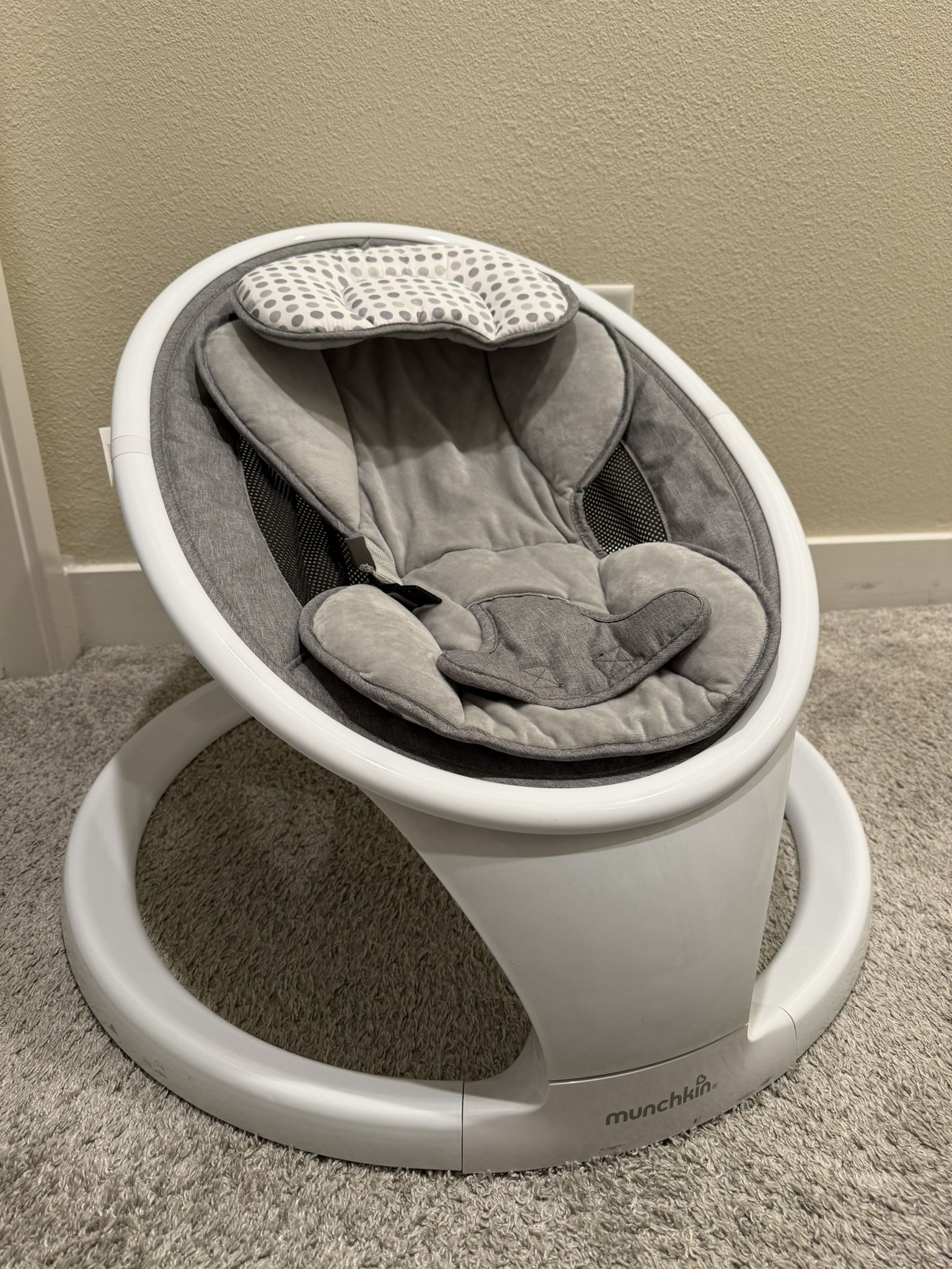 Munchkin Bluetooth Enabled Baby Swing