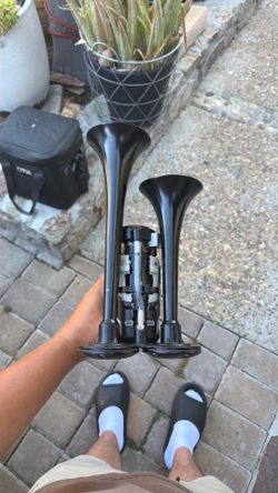 Powerful drill air horn